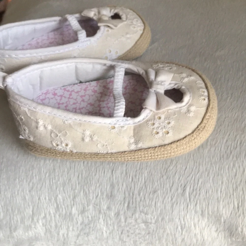 Adorable Baby Girl Bow Eyelet shoes